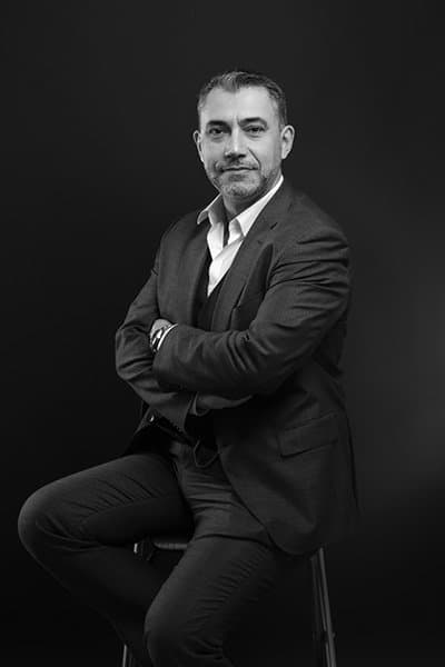 Portrait en noir et blanc de Maître Thierry De Sena
